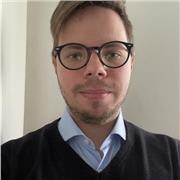 Laureato in Scienze Politiche, insegno inglese, scienze politiche, analisi delle politiche pubbliche, storia delle dottrine politiche